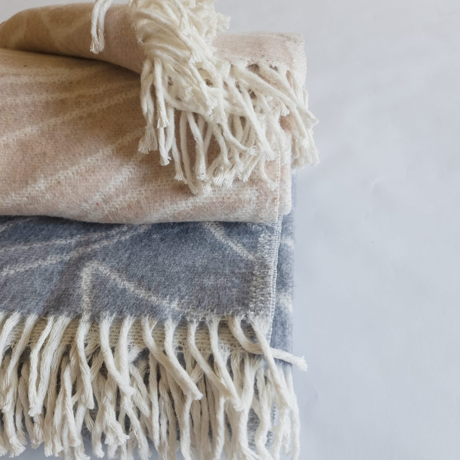 100-pamucno-kebence-flowers-cream-spicy-blue1