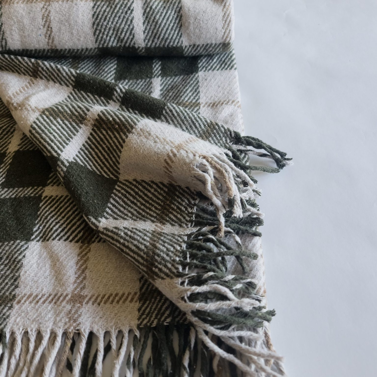 web-100-pamucno-kebe-grids-green1