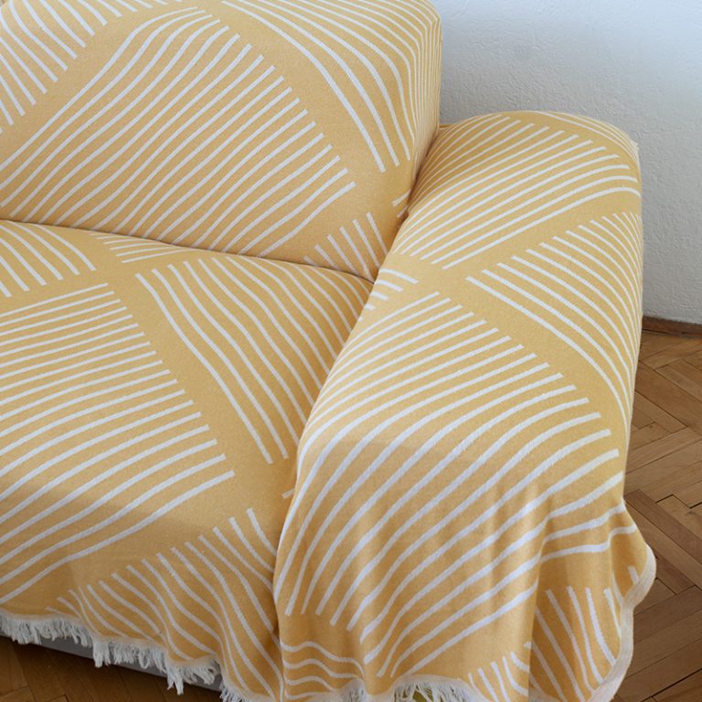 galena-prekrivaci-the-stripes-yellow-cream-180-3001