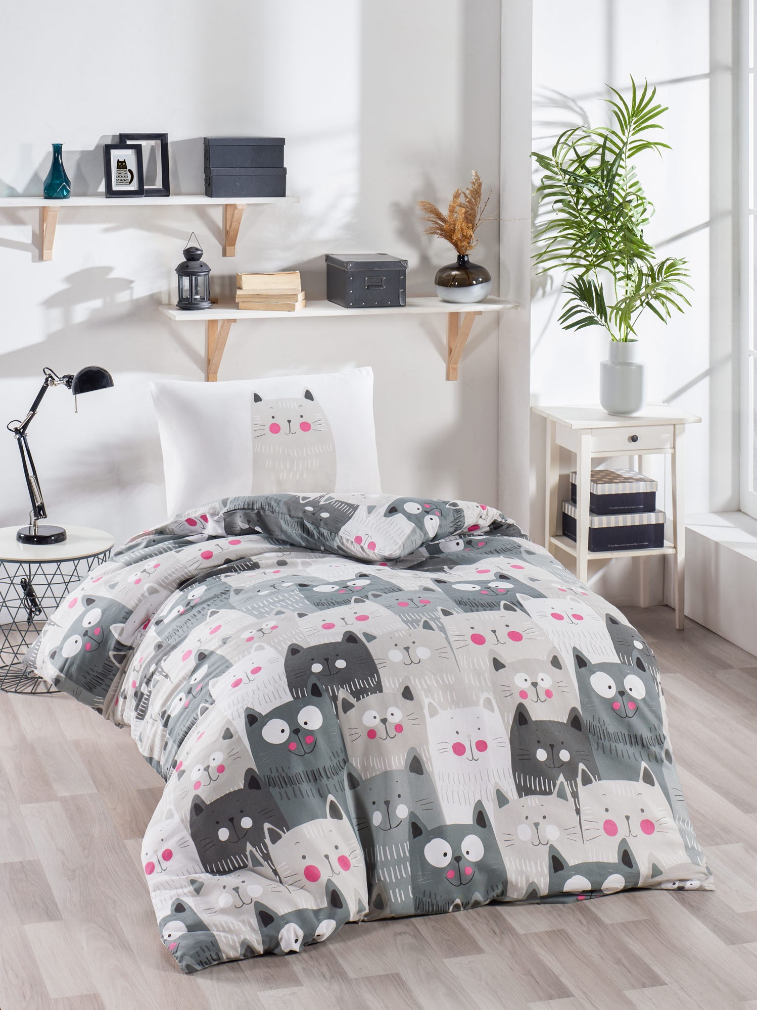 143EPJ871320-201.jpg Duvarda Kediler – Сет јорганска навлака и навлака за перница 140*200 - Image 1