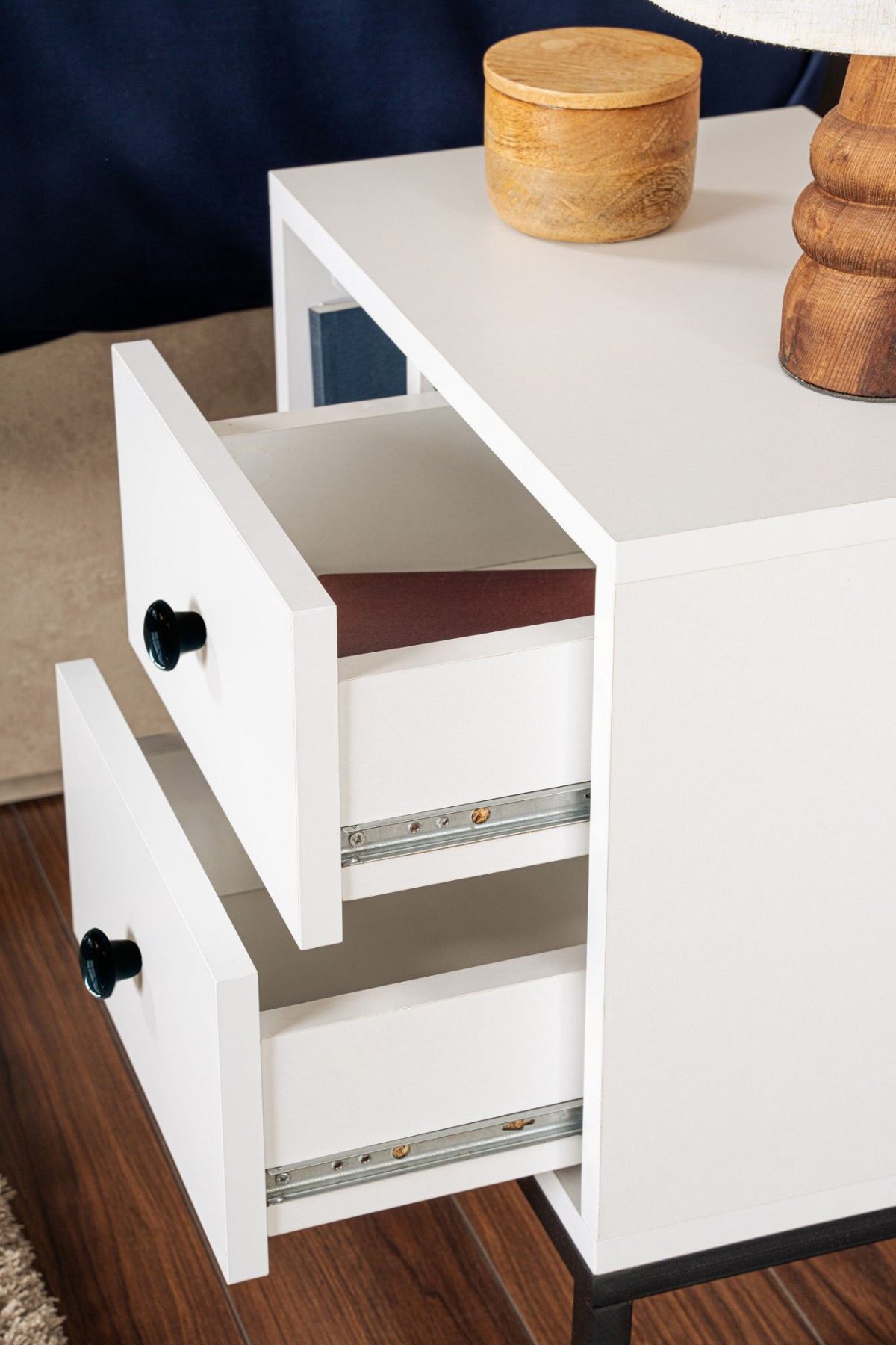 Glimmer - White, Black – Ноќна масичка - Image 4