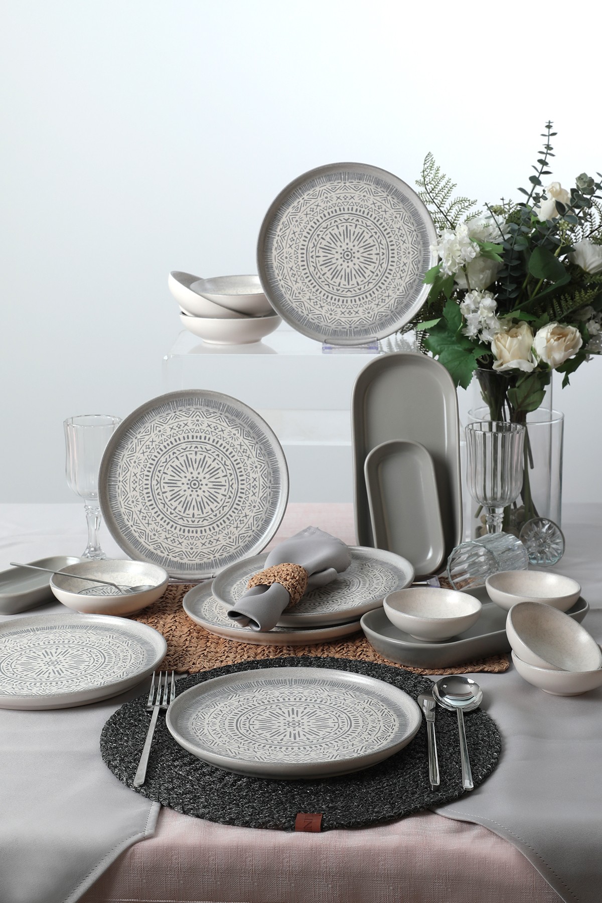 275KRM196720-201.jpg X00015324 – Комплет за појадок (18 парчиња) - Image 1