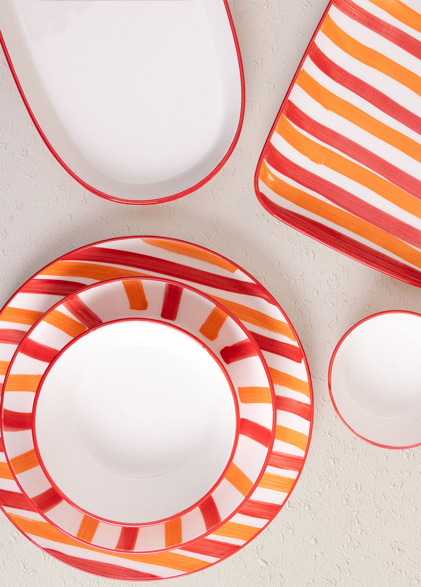 280TMA219820-201.jpg JOY0004 – Комплет чинии за послужување (2 парчиња) - Image 1