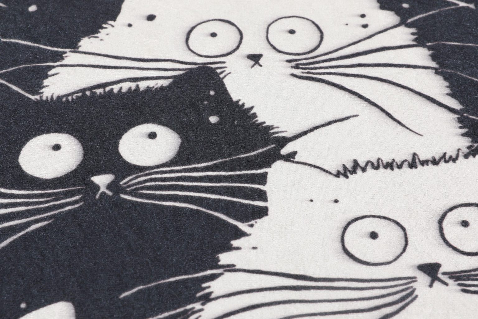 White Cats Djt – Нелизгачки теписон за бања - Image 5