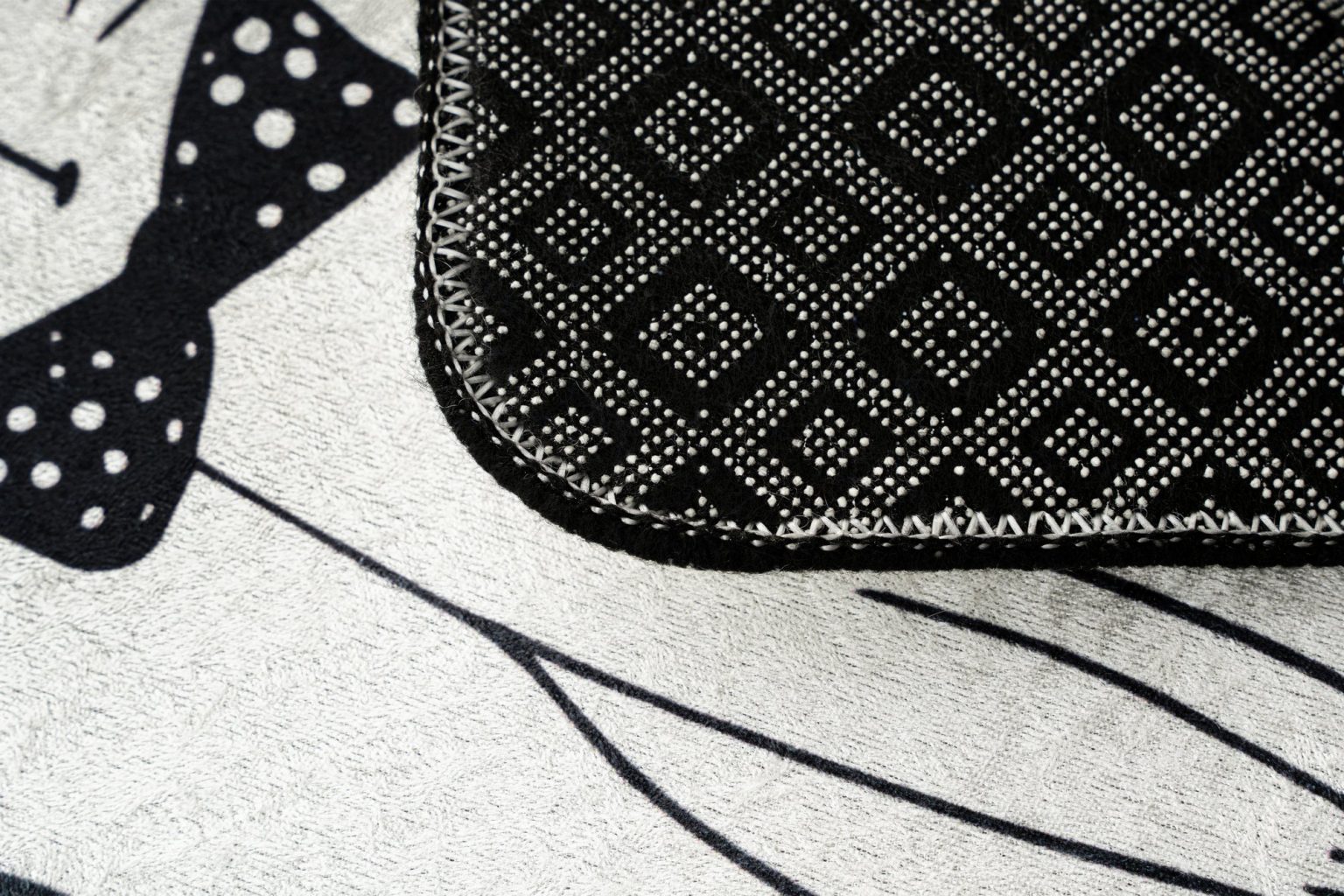 Little Cats (40 X 60) – Нелизгачки теписон за бања - Image 3