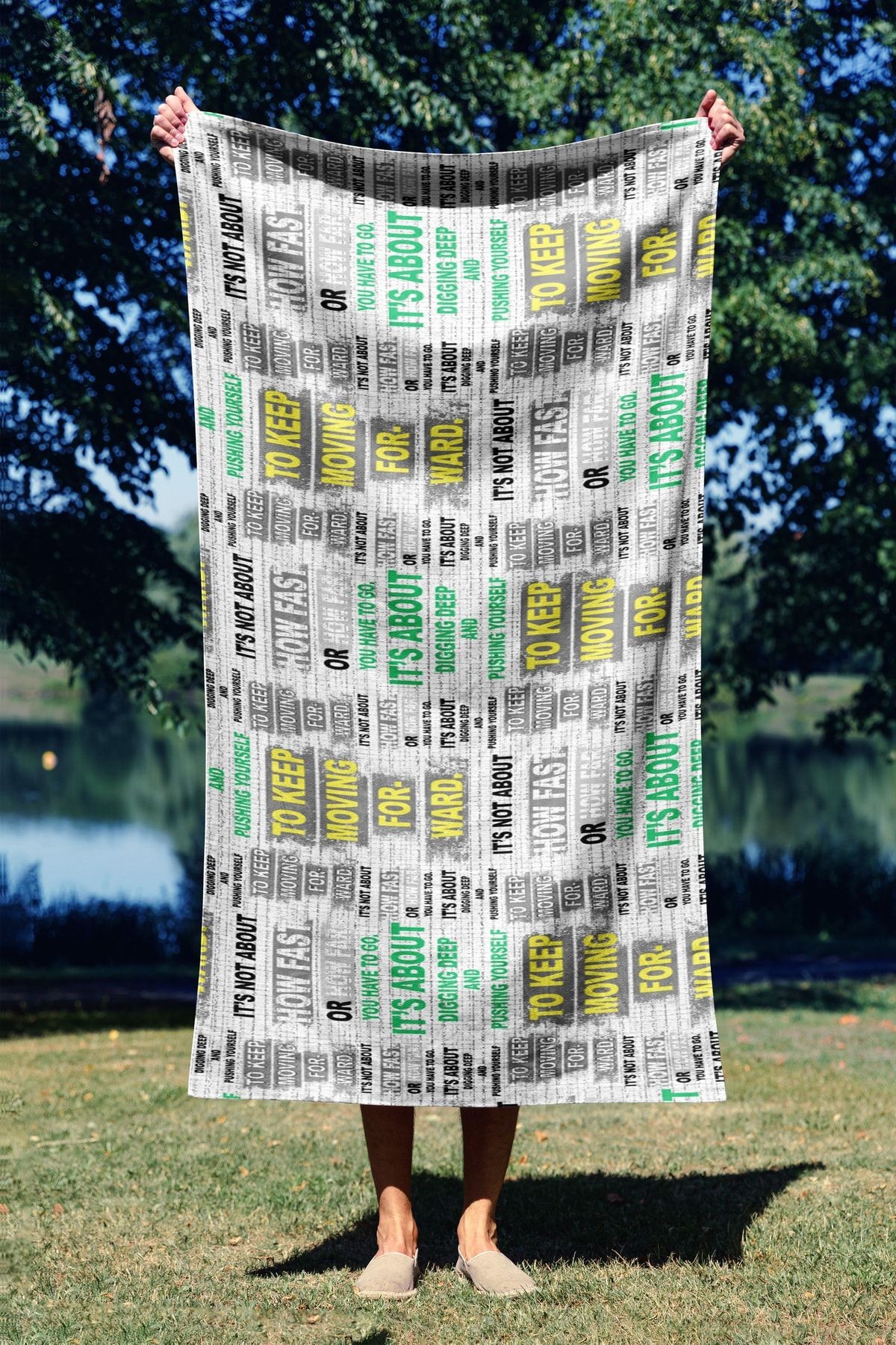 450AST111920-201.jpg Keep Moving Faster 70 – Пешкир за плажа - Image 1