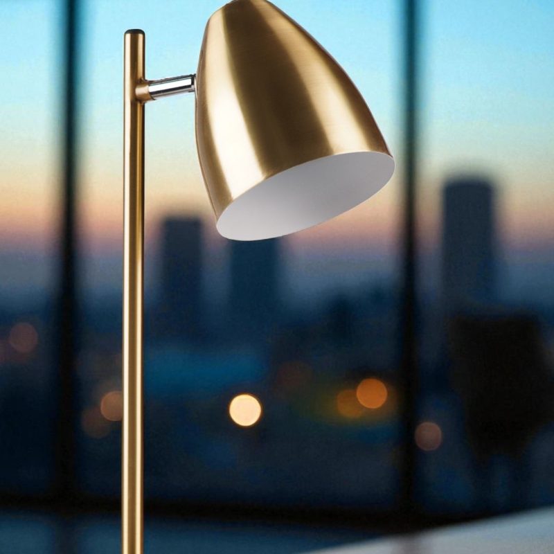 8890-2 – Столна ламба