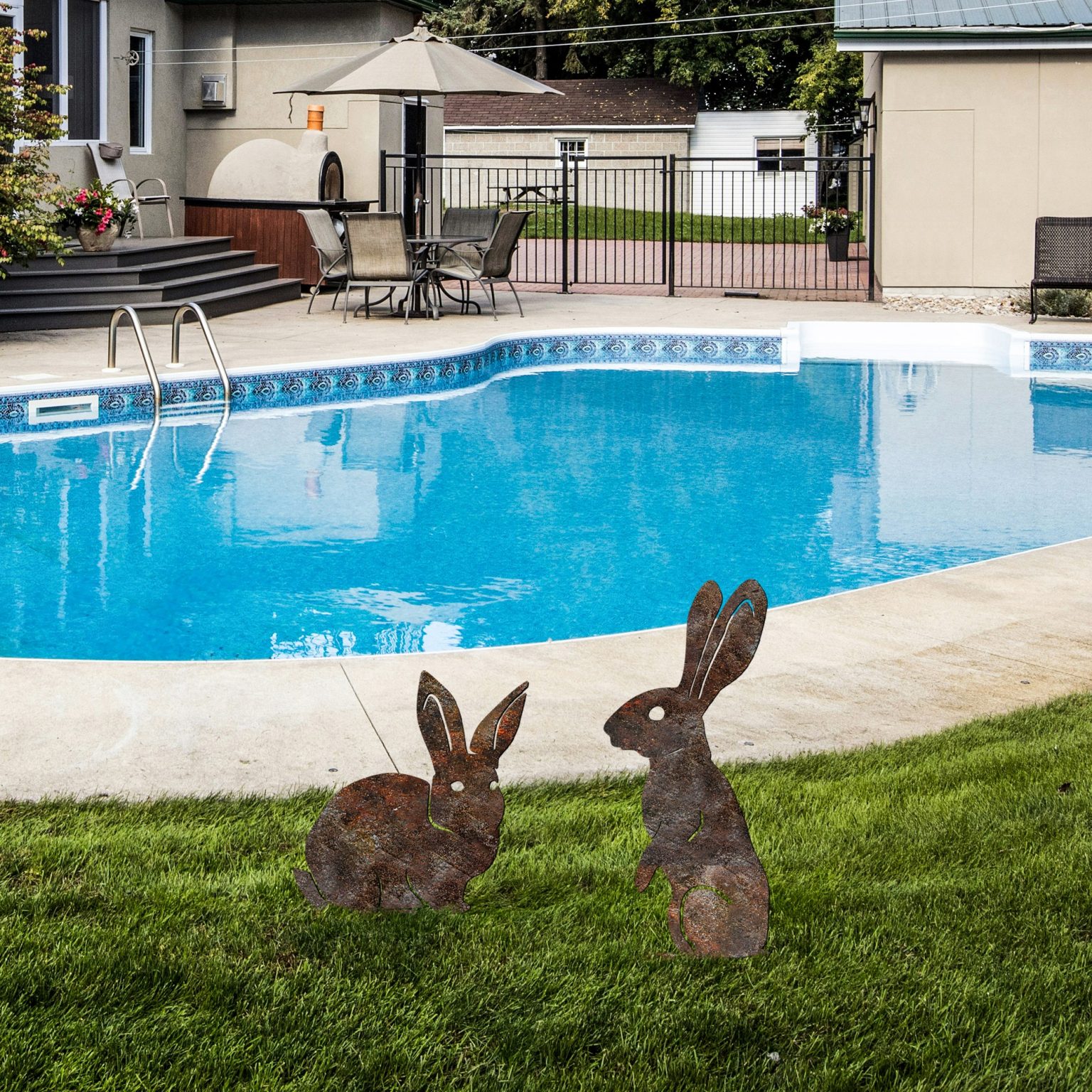 Rabbits -A 01 – Комплет украсни градинарски предмети (2 парчиња) - Image 2