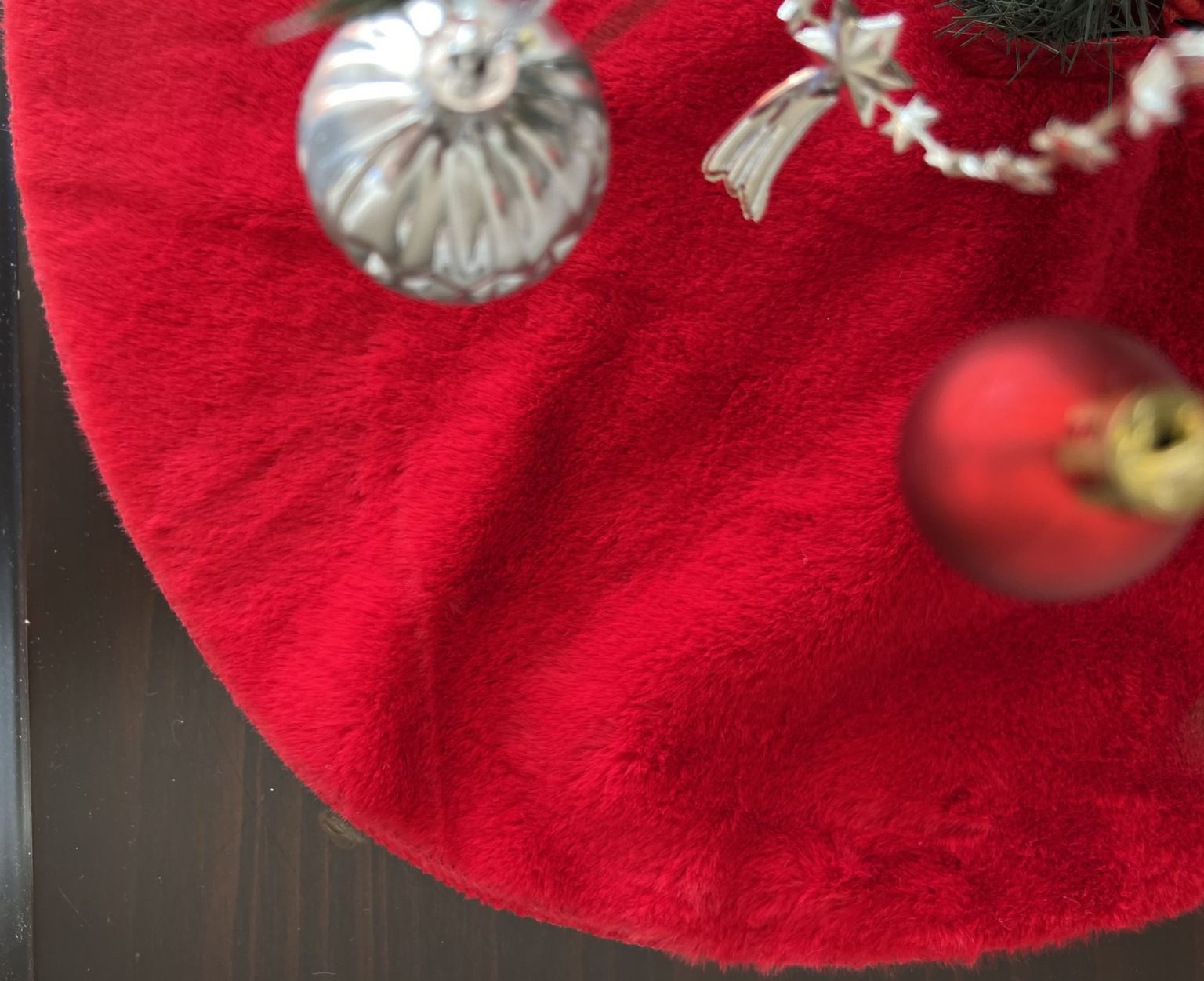 Pelush Christmas - Red – Килим за новогодишна елка - Image 3