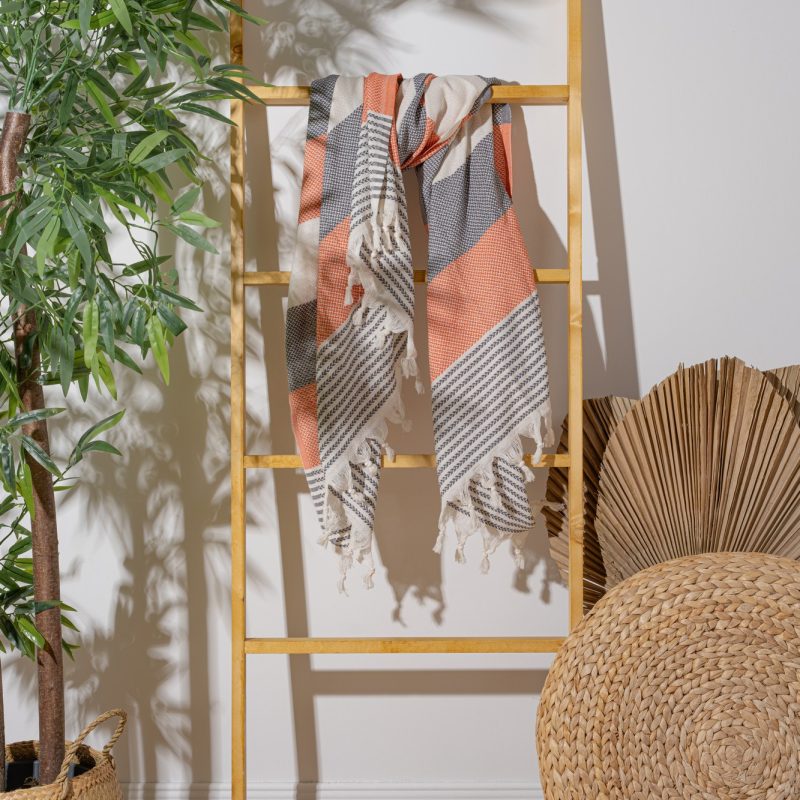 P46 – Фута (пешкир за плажа)