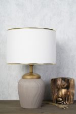 YL204 – Светилка за маса