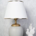 YL206 – Светилка за маса