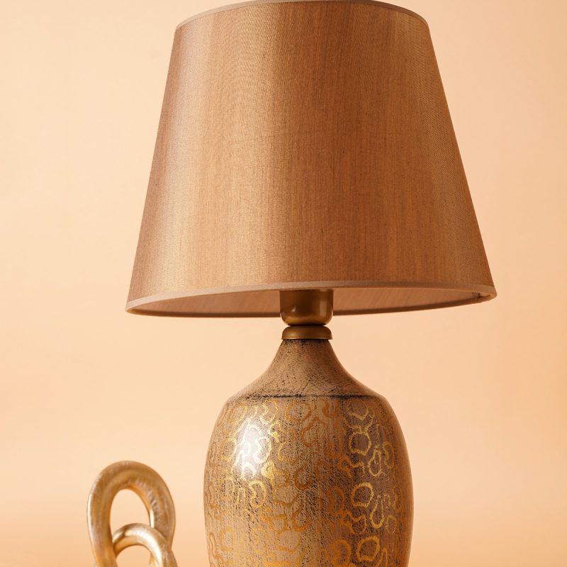 YL533 – Светилка за маса