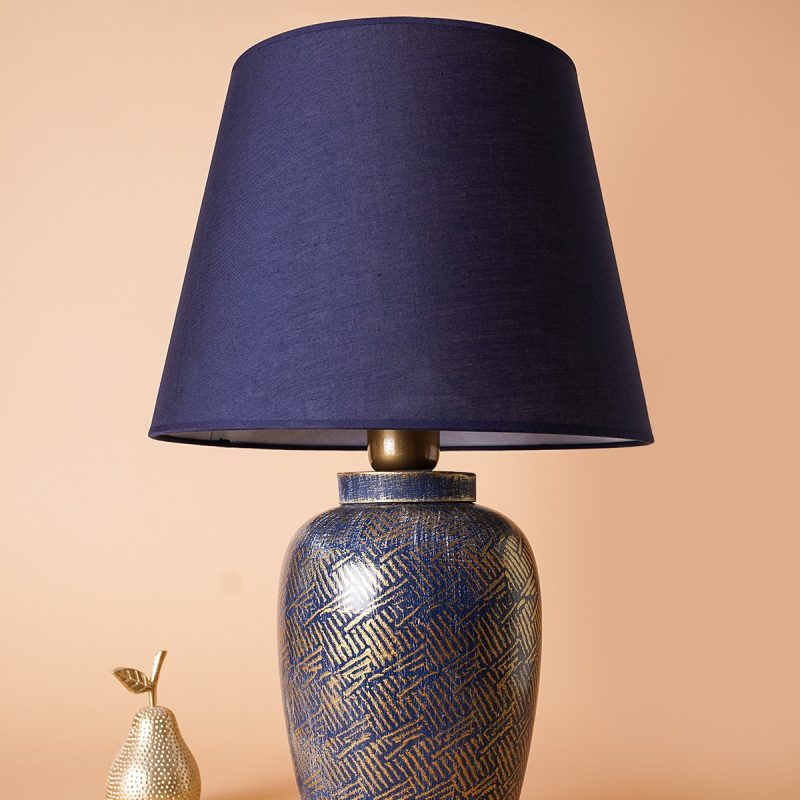 YL576 – Светилка за маса