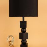 YL670 – Светилка за маса