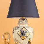 YL672 – Светилка за маса