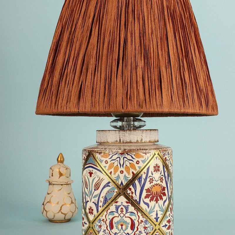 YL675 – Светилка за маса