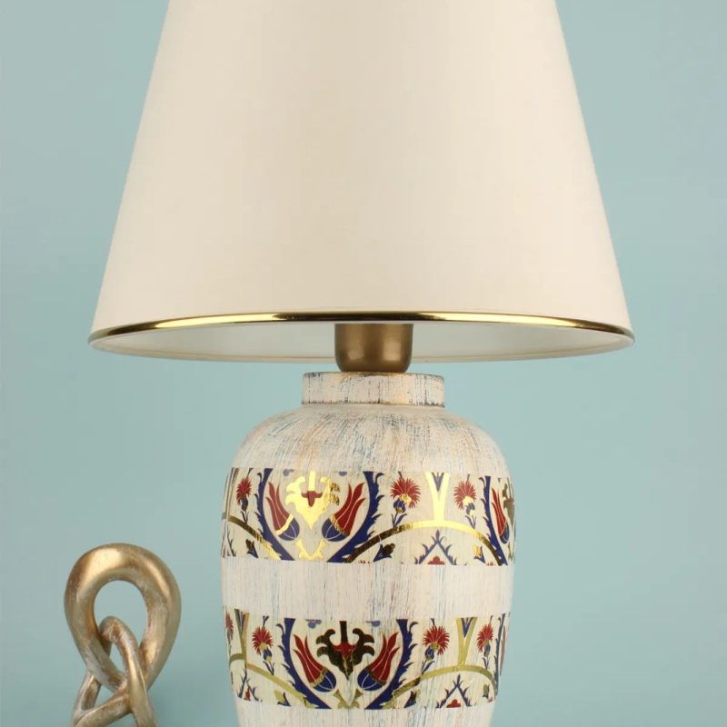 YL681 – Светилка за маса