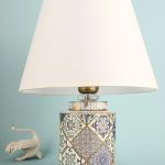 YL686 – Светилка за маса