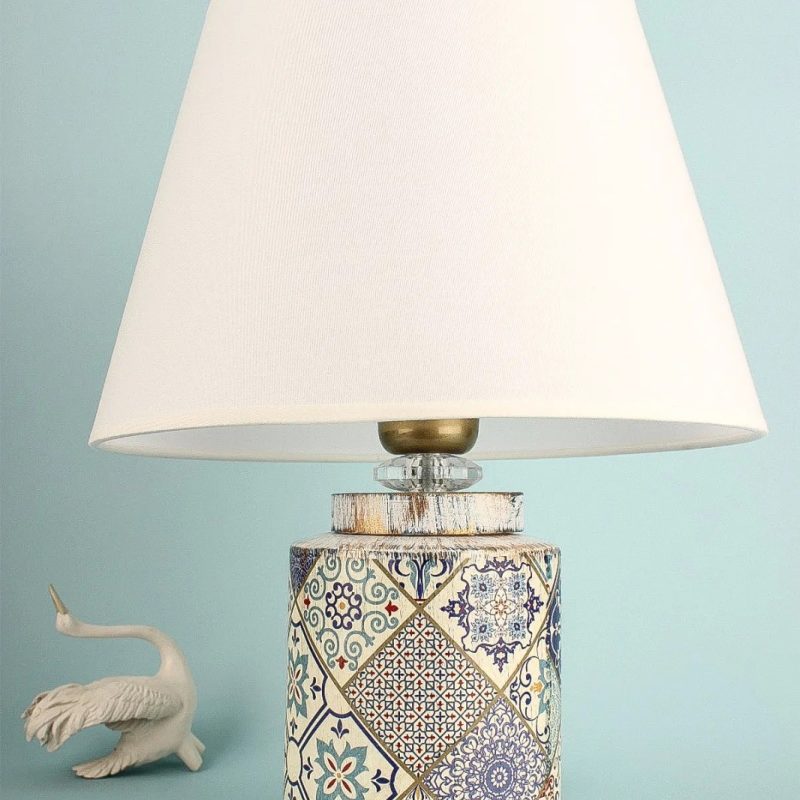 YL686 – Светилка за маса