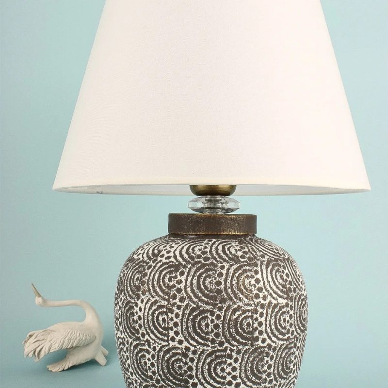 YL687 – Светилка за маса