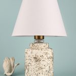 YL734 – Светилка за маса