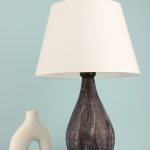 YL740 – Светилка за маса