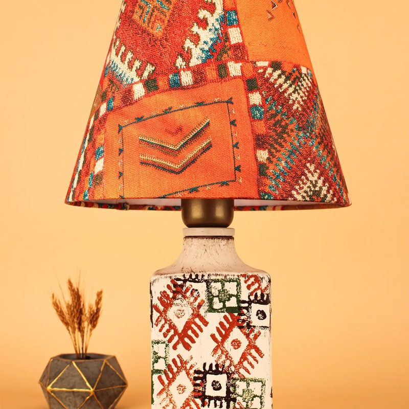 BK032 – Светилка за маса