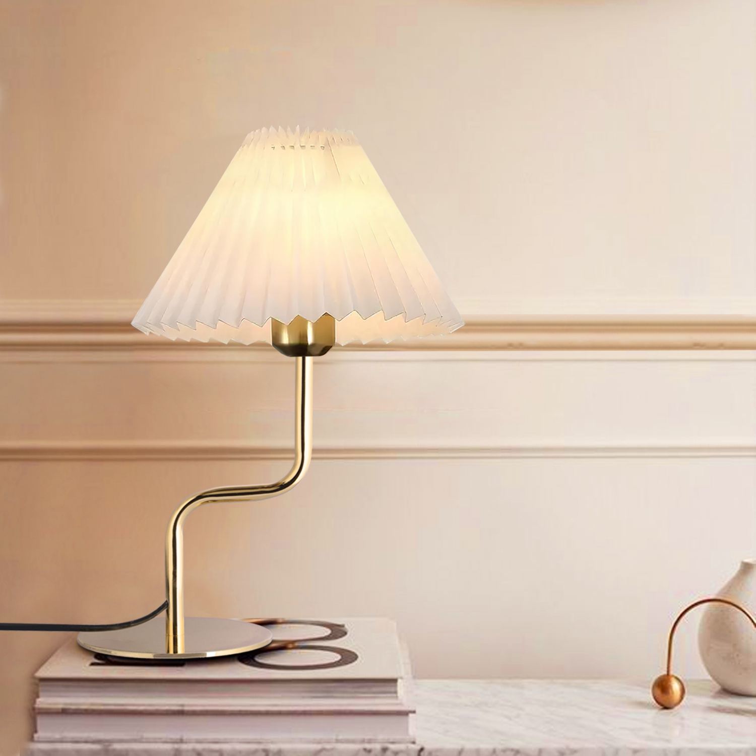 780SGN477420-201.jpg 241930 – Светилка за маса - Image 1