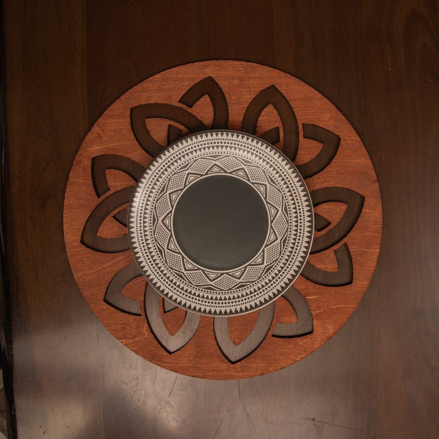 Lugh - Rose – Дрвен сет на подлога за маса (4 парчиња) - Image 3