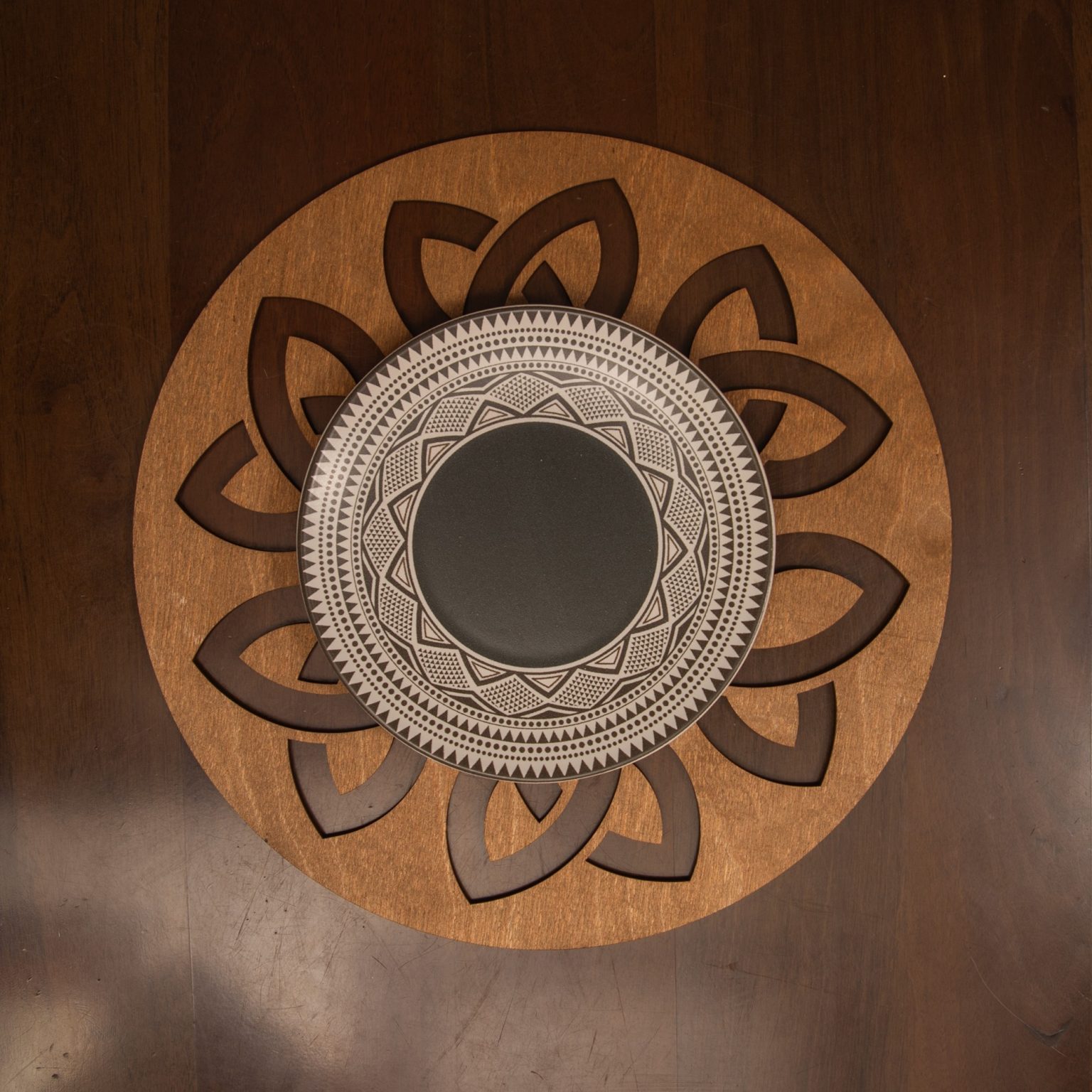 Lugh - Walnut – Дрвен сет на подлога за маса (6 парчиња) - Image 3