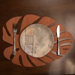 Monstera - Rose – Дрвен сет на подлога за маса (6 парчиња) - Image 3