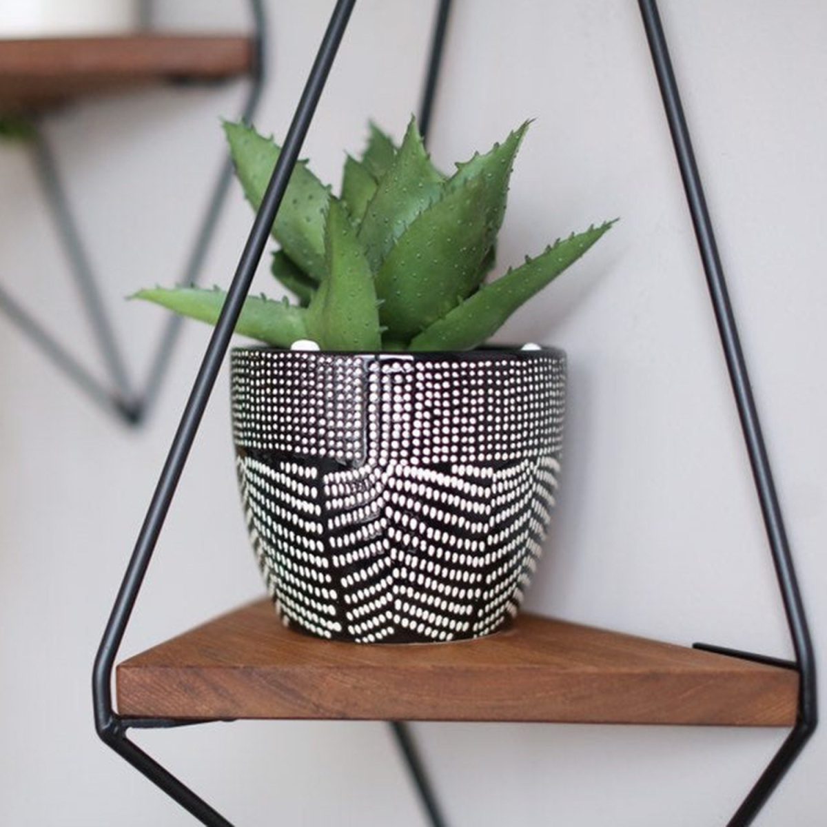 Wr039 – Декоративна дрвена ѕидна полица - Image 2