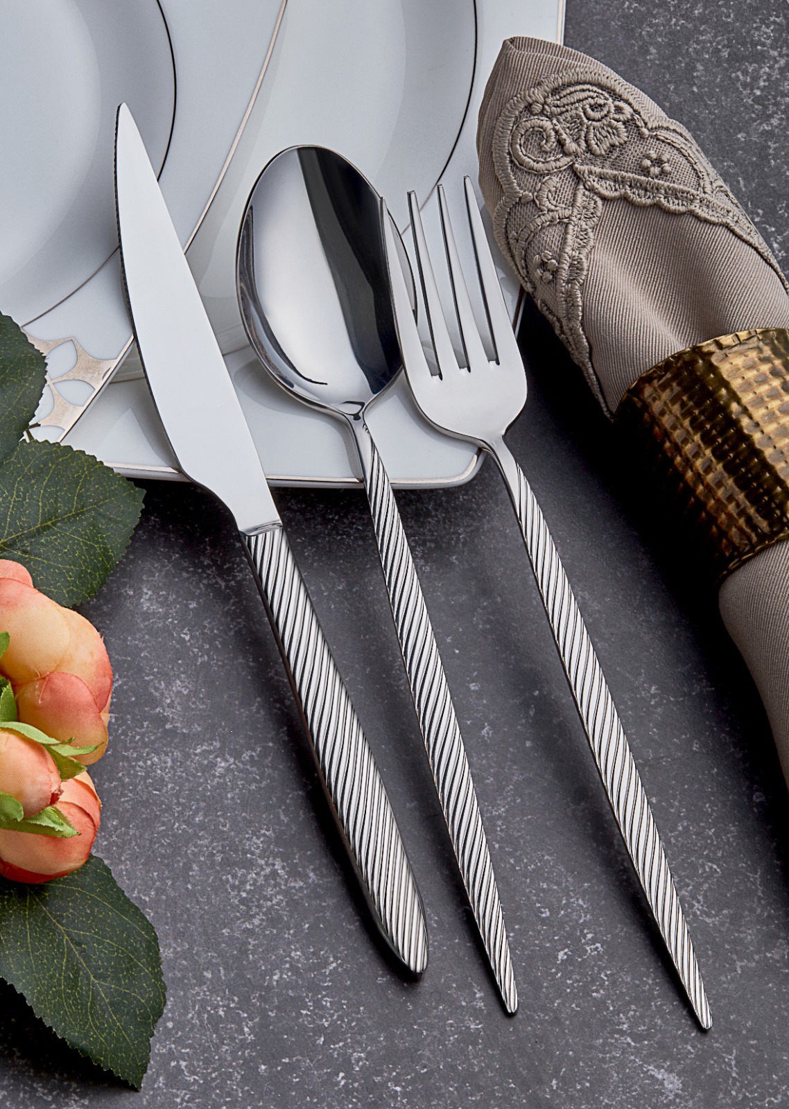 960DYN171020-201.jpg Venedik24 – Сет прибор за јадење (24 парчиња) - Image 1